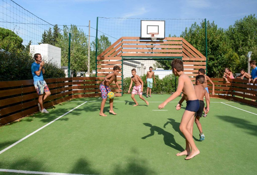 terrain de basket du camping Sellig au Muy