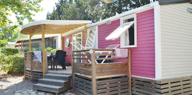 Terrasse abritée mobil-home le Muy